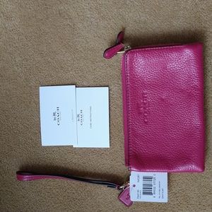 COACH WRISTLET DOUBLE ZIP PEBBLE LEATHER COLOR CRANBERRY BRAND NEW